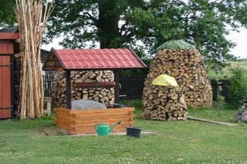 Polonia Chata Łabapa, Exterior